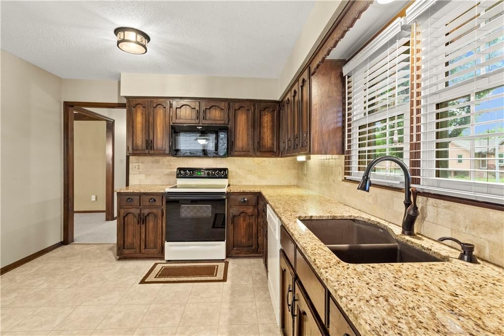 2505 S Whitney Avenue — photo 5