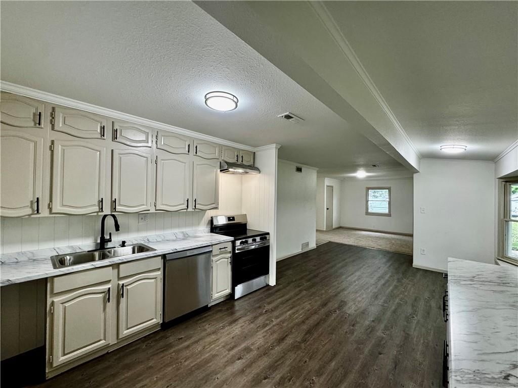 501 Orchard Lane — photo 2