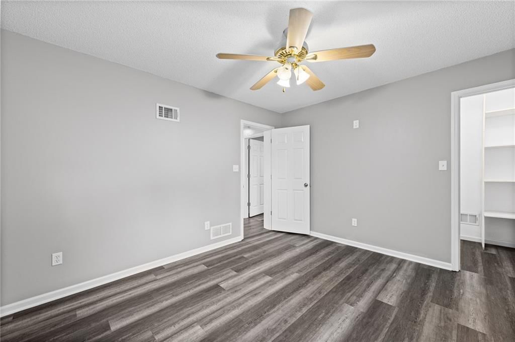 5211 W 156th Street — photo 35