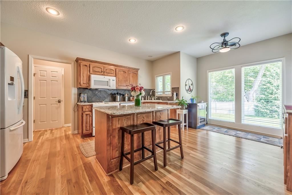 6424 W 100th Terrace — photo 8