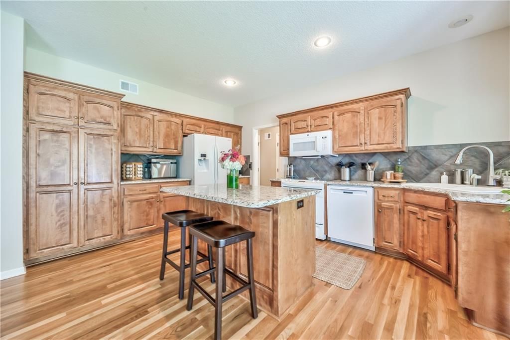 6424 W 100th Terrace — photo 9