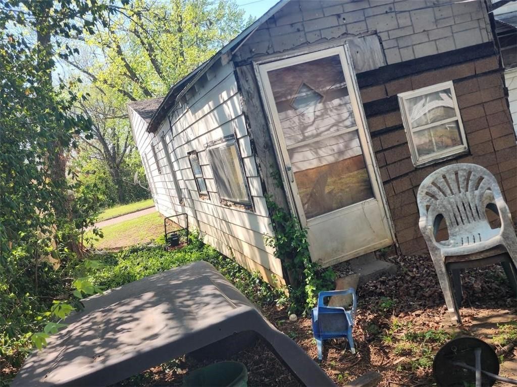 23 N Holbrook Street — photo 42