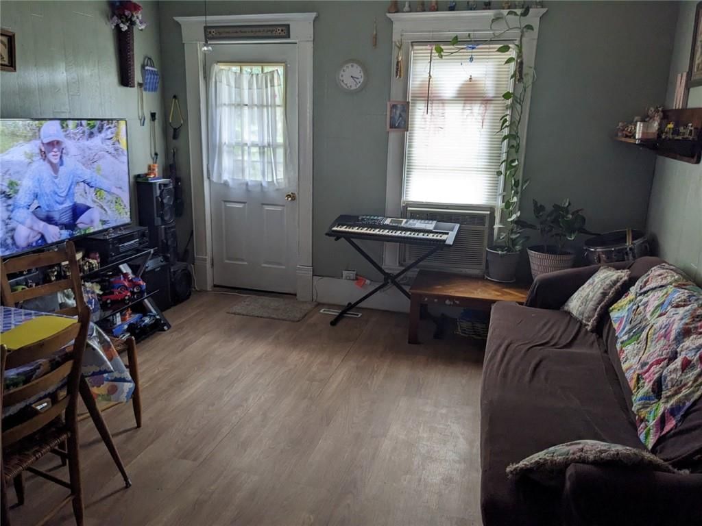 606 Brown Street — photo 2