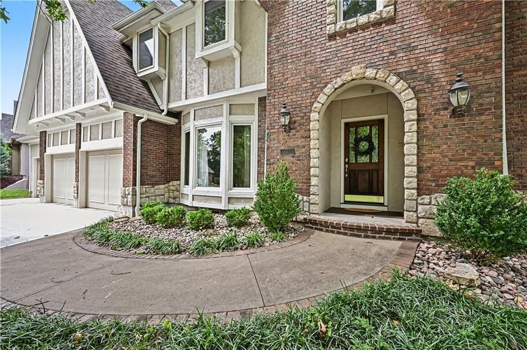 Photo 3 of 49 - 5500 NW 62nd Street, Kansas City, MO 64151