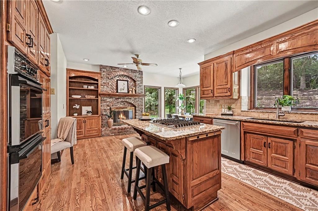 Photo 14 of 49 - 5500 NW 62nd Street, Kansas City, MO 64151
