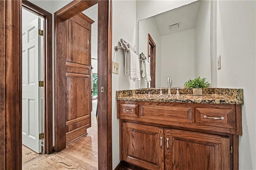 Photo 20 of 49 - 5500 NW 62nd Street, Kansas City, MO 64151