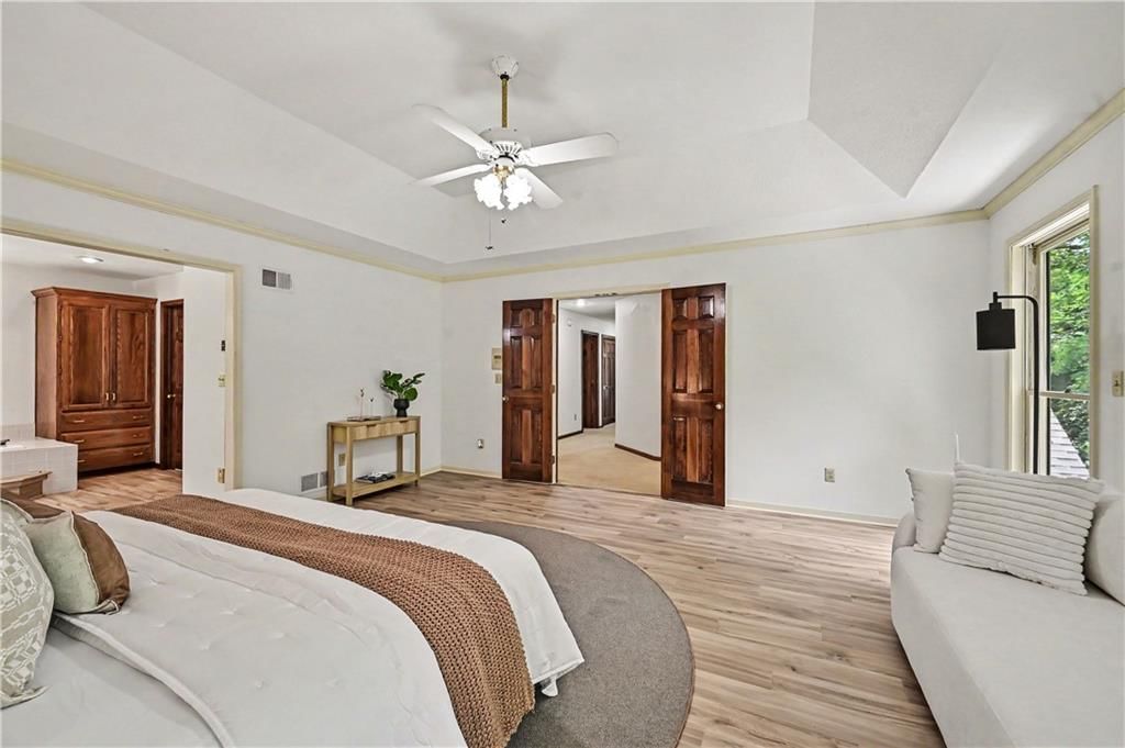 Photo 23 of 49 - 5500 NW 62nd Street, Kansas City, MO 64151