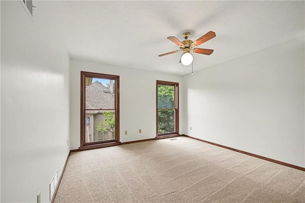 Photo 28 of 49 - 5500 NW 62nd Street, Kansas City, MO 64151
