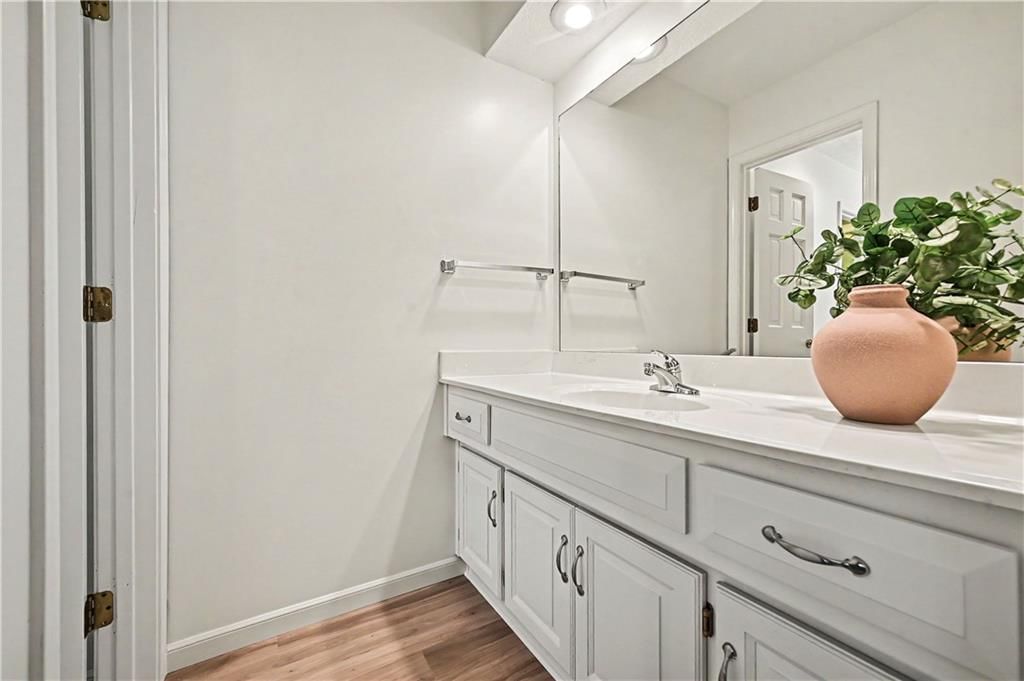 Photo 33 of 49 - 5500 NW 62nd Street, Kansas City, MO 64151