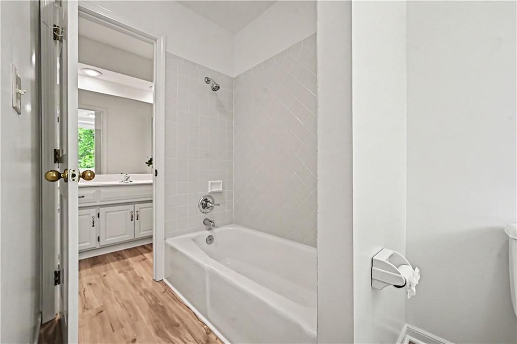 Photo 34 of 49 - 5500 NW 62nd Street, Kansas City, MO 64151