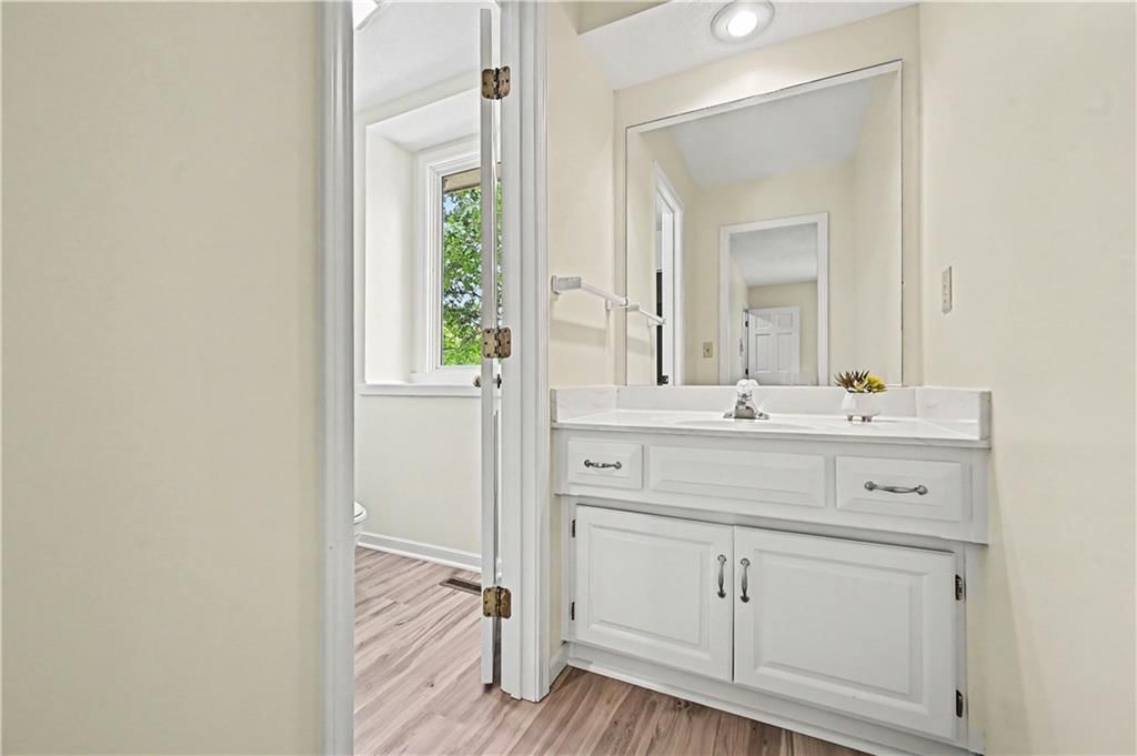 Photo 35 of 49 - 5500 NW 62nd Street, Kansas City, MO 64151