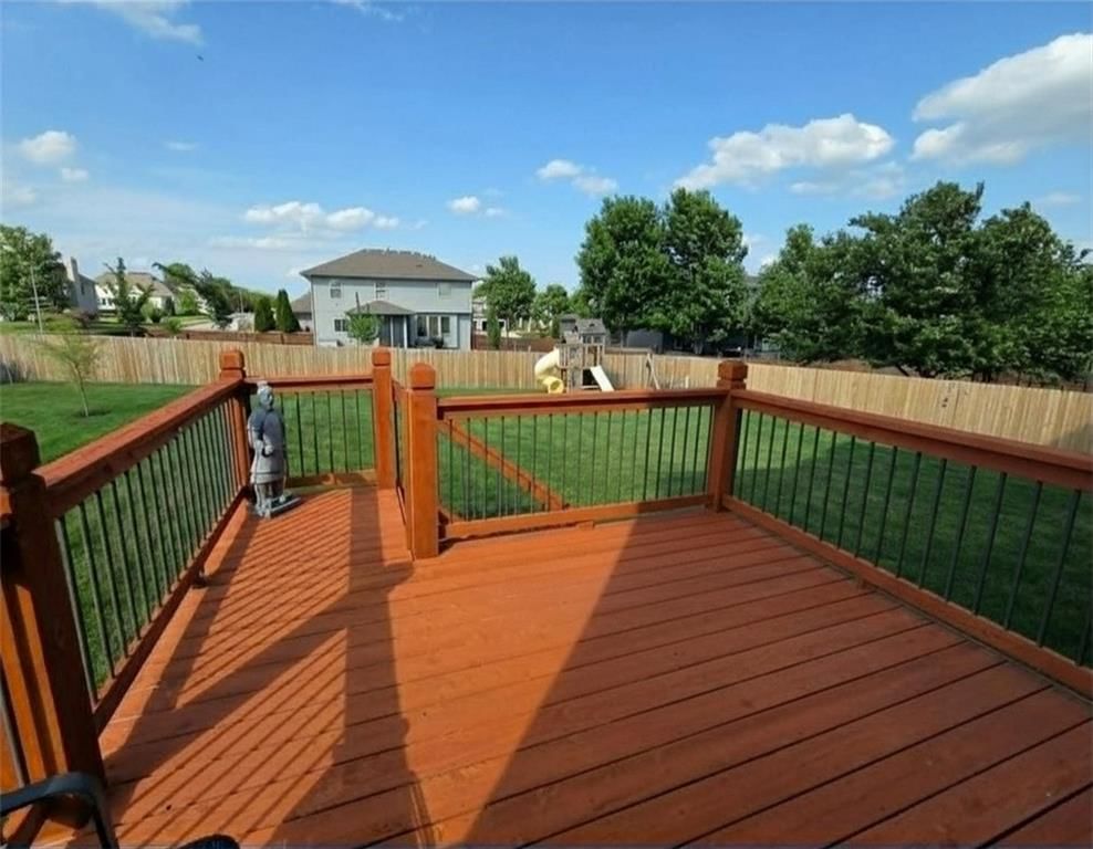 1412 SW Whistle Drive — photo 2