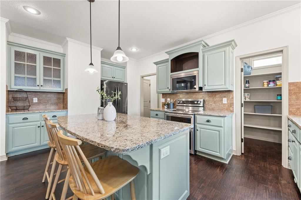 1412 SW Whistle Drive — photo 8