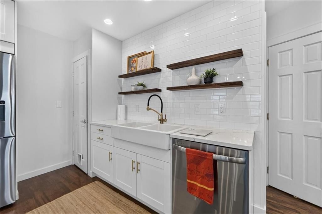 441 W 58th Terrace — photo 16