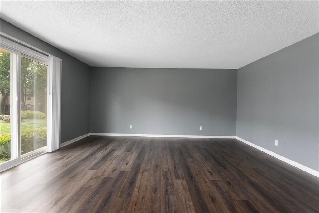 6208 Robinson Street — photo 4