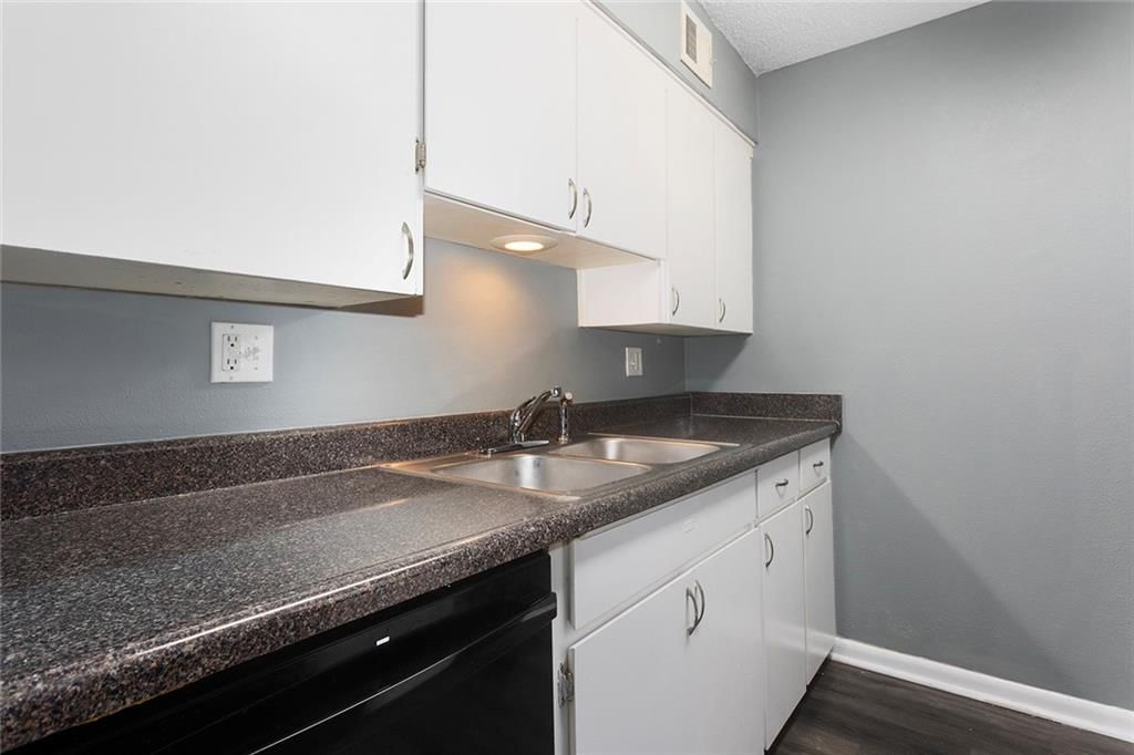 6208 Robinson Street — photo 11