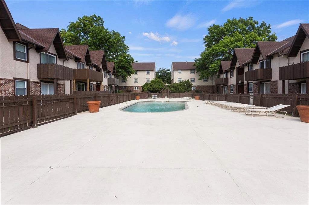 6208 Robinson Street — photo 24