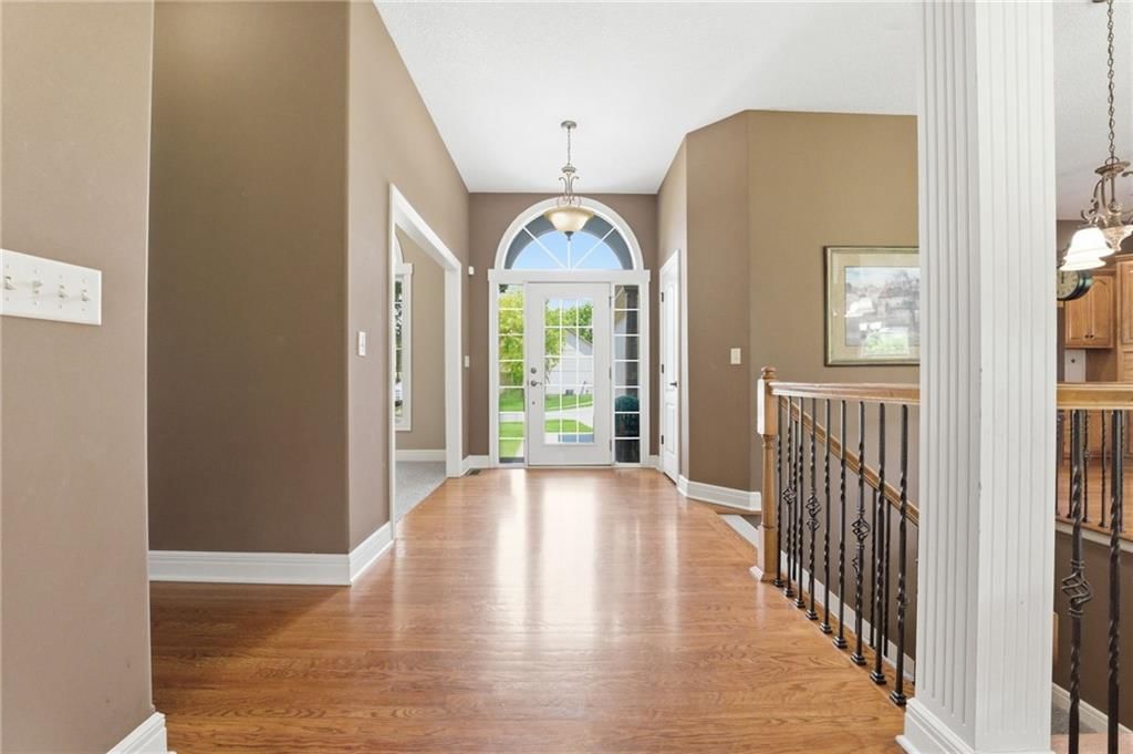 523 Brookwood Lane — photo 4