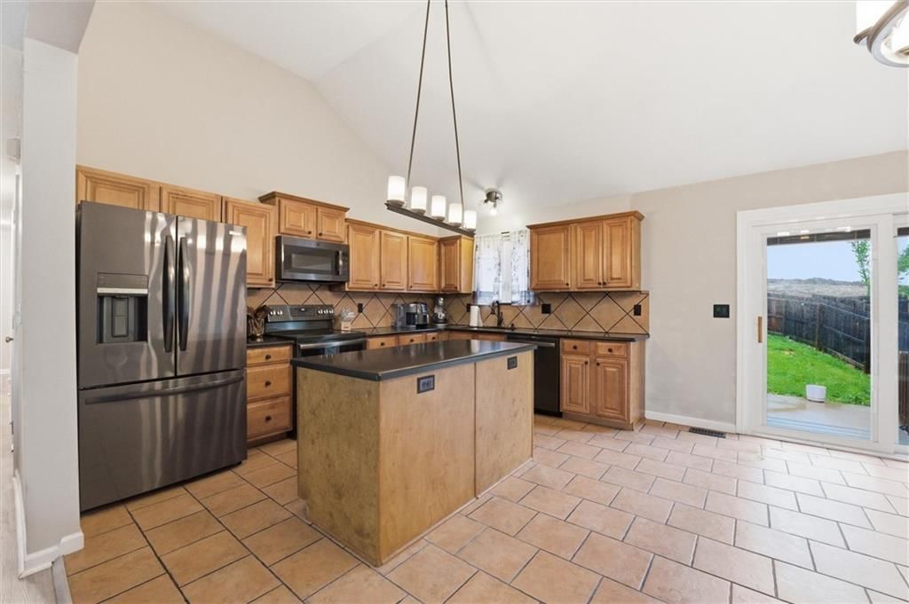 210 E Whispering Hills Boulevard — photo 20