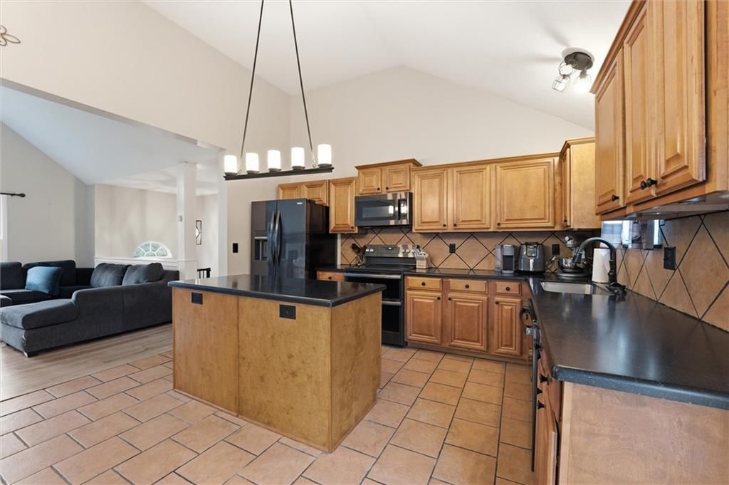 210 E Whispering Hills Boulevard — photo 21