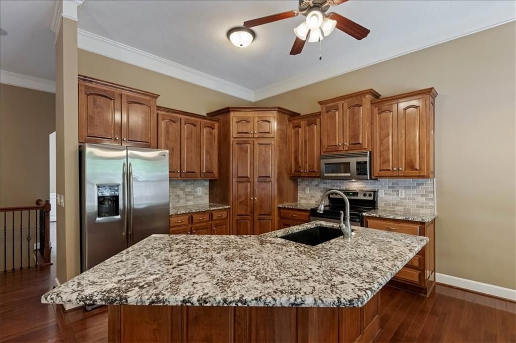 21301 Noble Street — photo 10