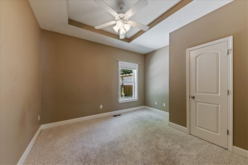 21301 Noble Street — photo 11