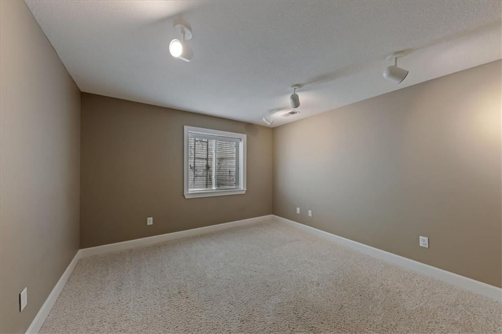 21301 Noble Street — photo 24