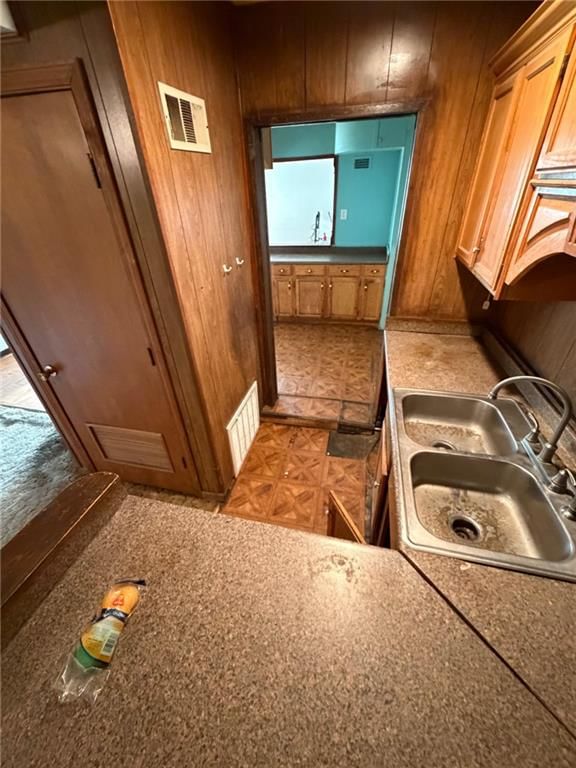 4417 N Oak Trafficway — photo 3