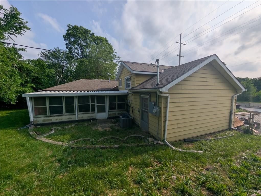 4417 N Oak Trafficway — photo 8