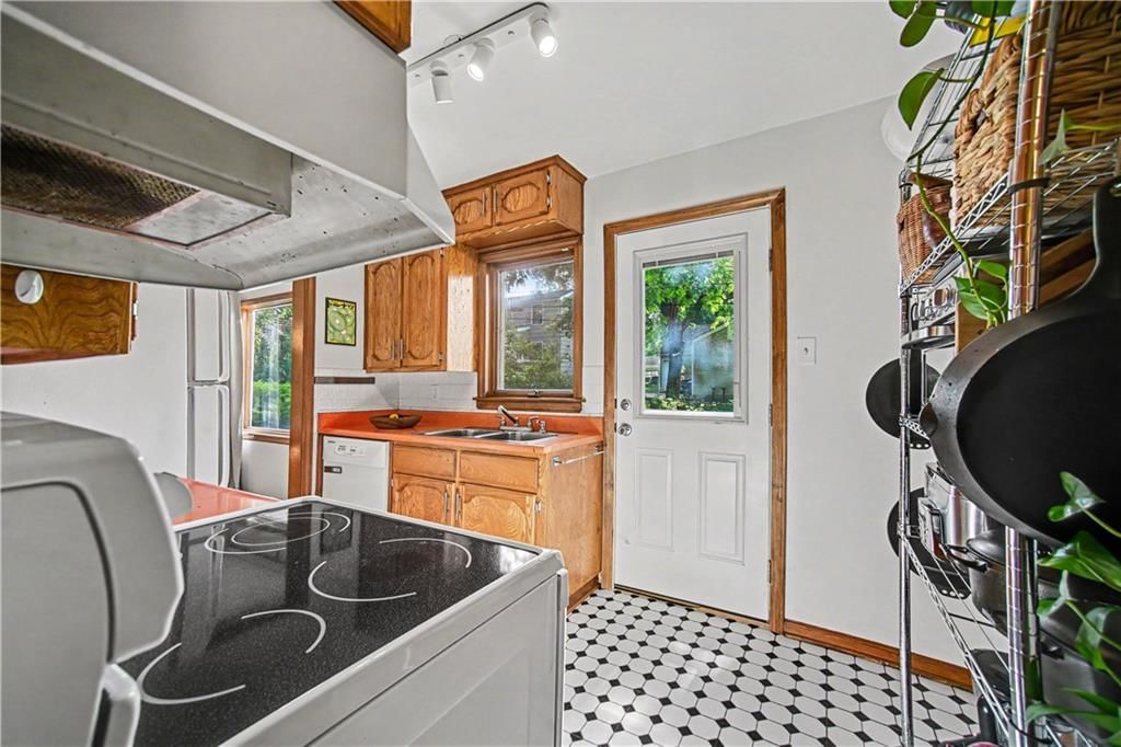 5635 Beverly Avenue — photo 13