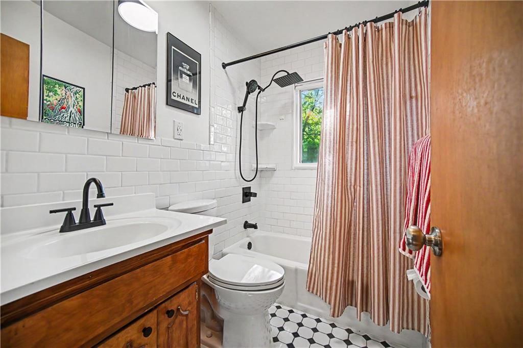 5635 Beverly Avenue — photo 16