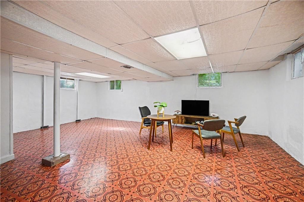 5635 Beverly Avenue — photo 22