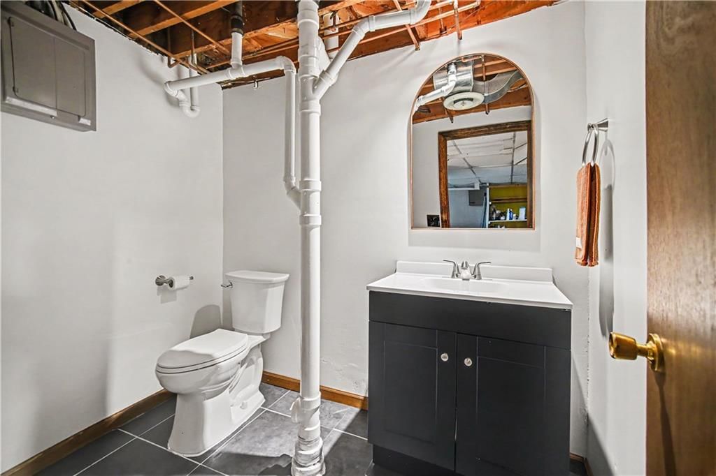 5635 Beverly Avenue — photo 24