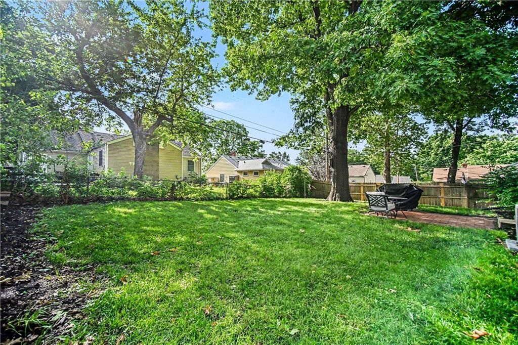 5635 Beverly Avenue — photo 26
