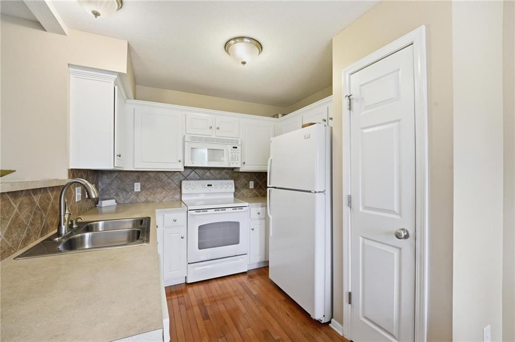 9844 N Hawthorne Avenue — photo 8