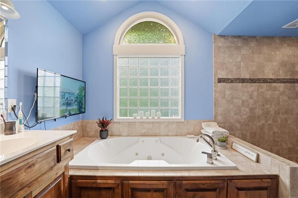 2910 NE Viewpark Place — photo 31