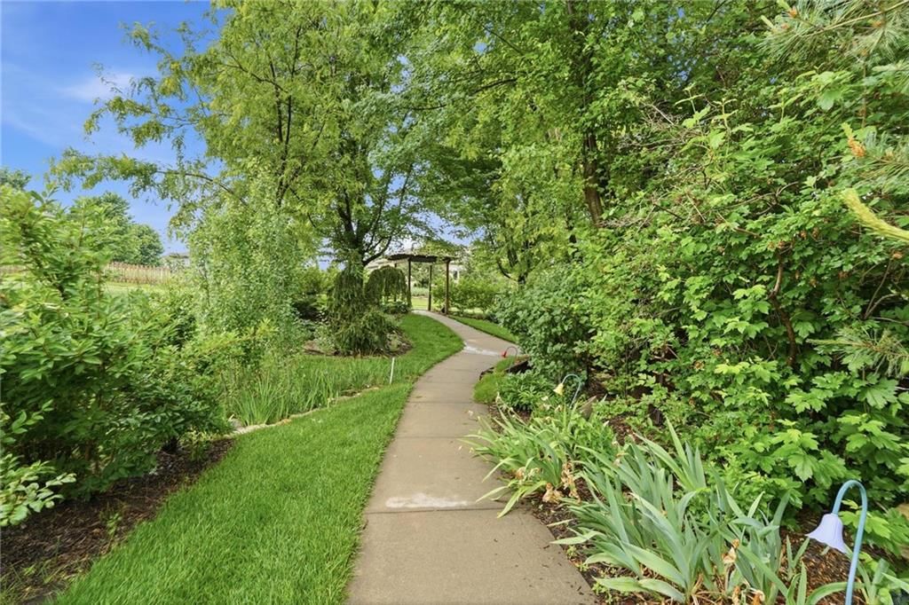 2910 NE Viewpark Place — photo 60