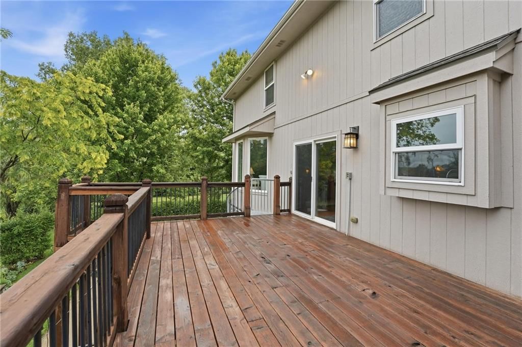 2910 NE Viewpark Place — photo 73