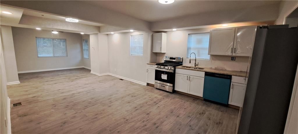 526 S Brookside Avenue — photo 2
