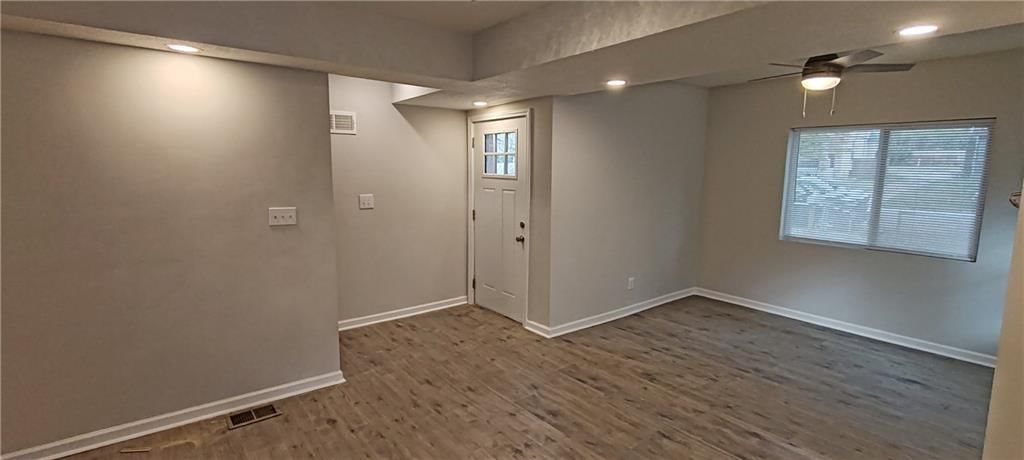 526 S Brookside Avenue — photo 4