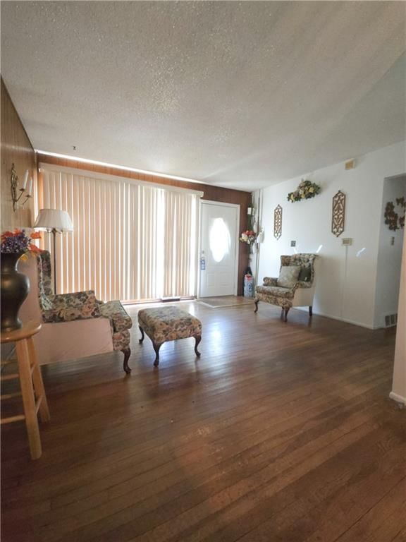 4633 Lawn Avenue — photo 4