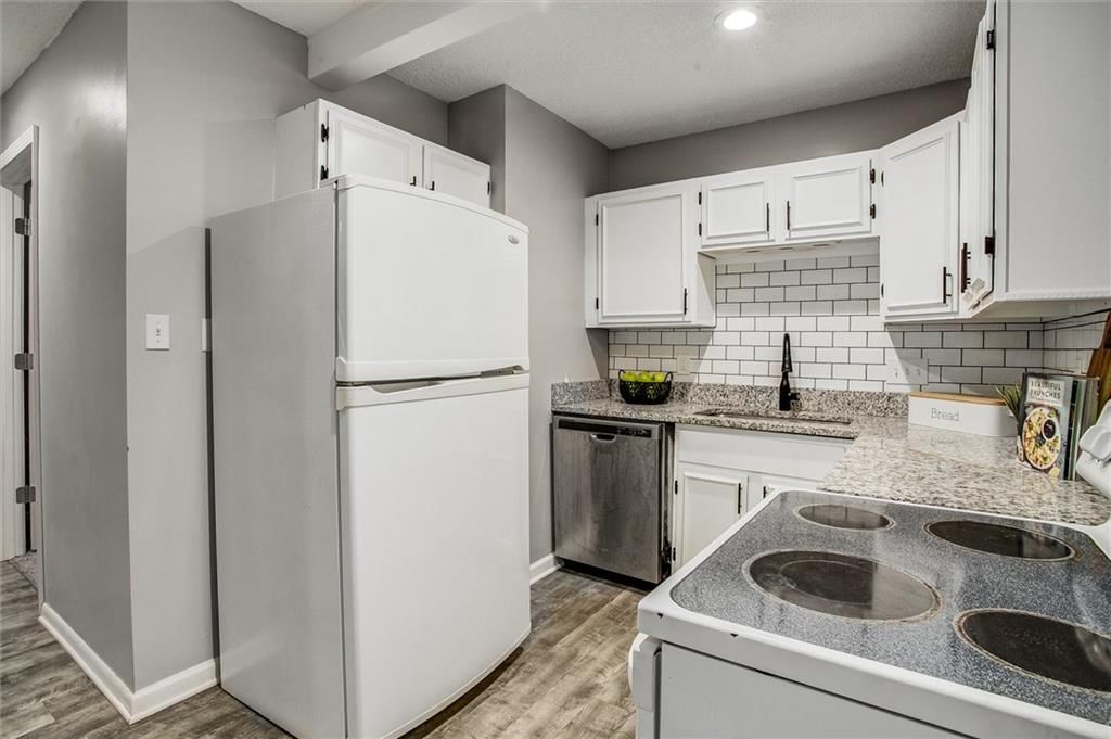 4625 Bell Street — photo 10