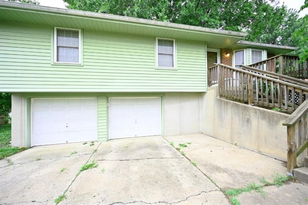 10526 N Walnut Street — photo 2