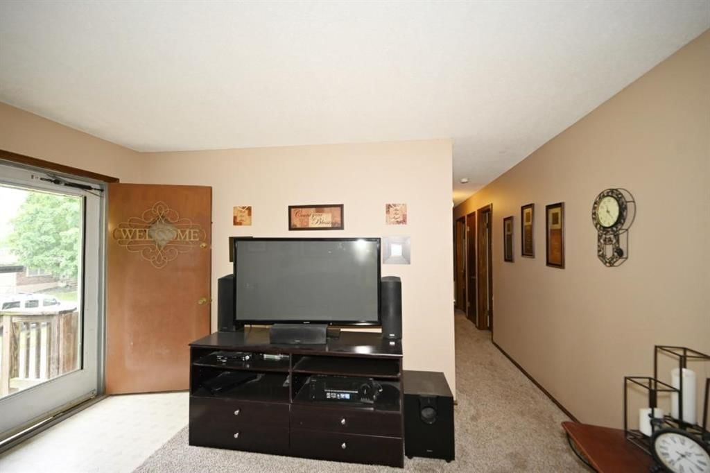 10526 N Walnut Street — photo 14
