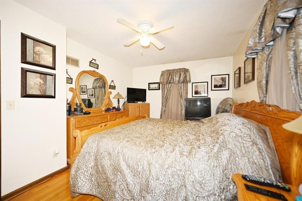 10526 N Walnut Street — photo 25