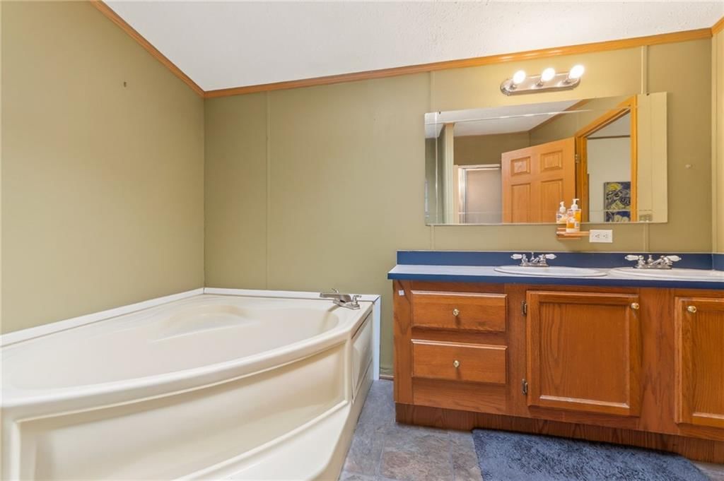 2810 Ajax Road — photo 32