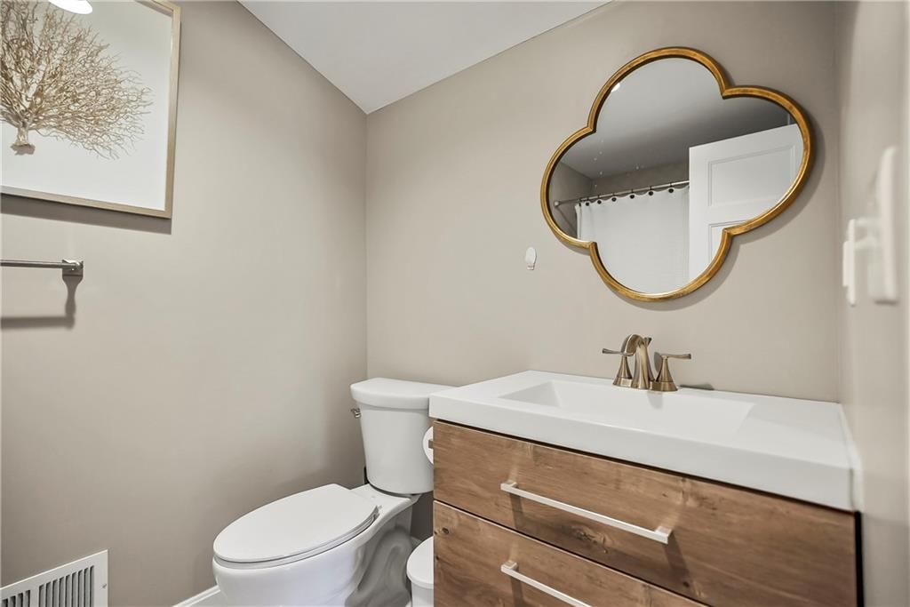 2724 W 63rd Street — photo 17