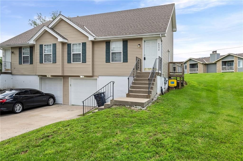8644-8646 NW WAUKOMIS Drive, Kansas City, MO