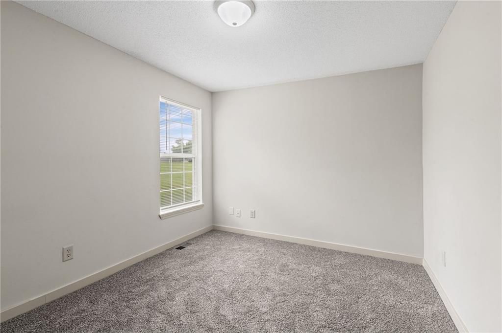 8644-8646 NW WAUKOMIS Drive — photo 10