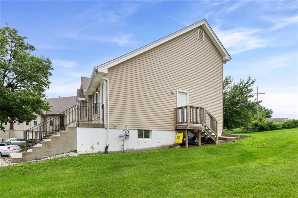 8644-8646 NW WAUKOMIS Drive — photo 24